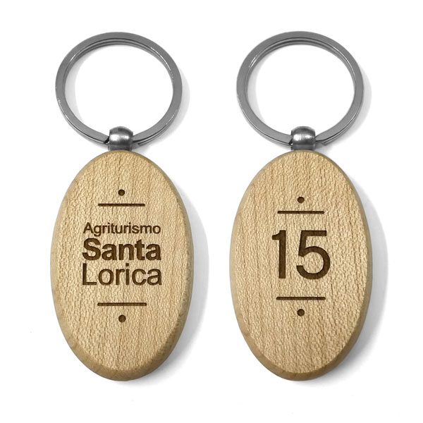 Portachiavi ovali personalizzati in legno con logo e numeri stanze hotel